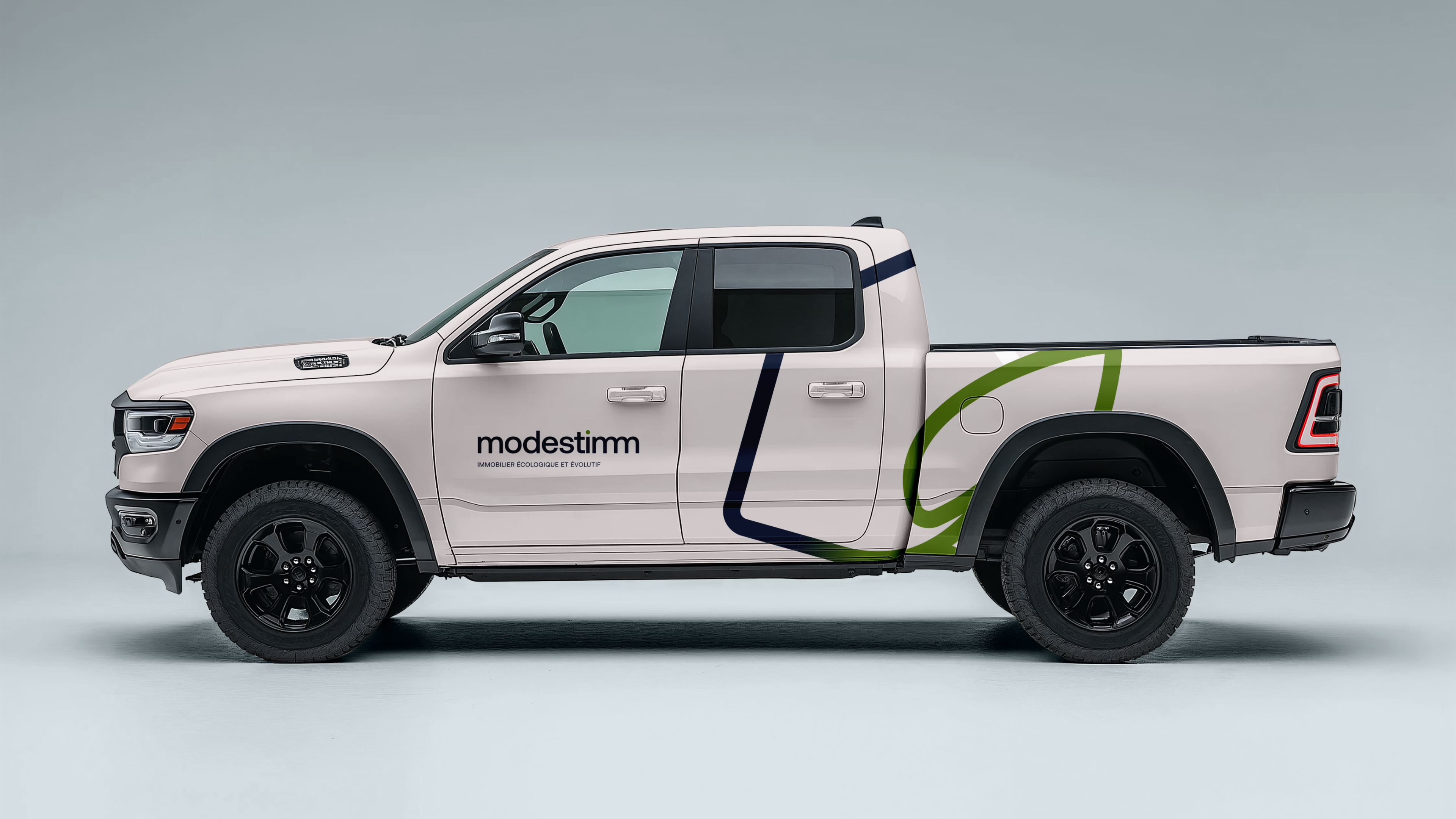 1280×1920-white-pickup 1280×1920-white-pickup